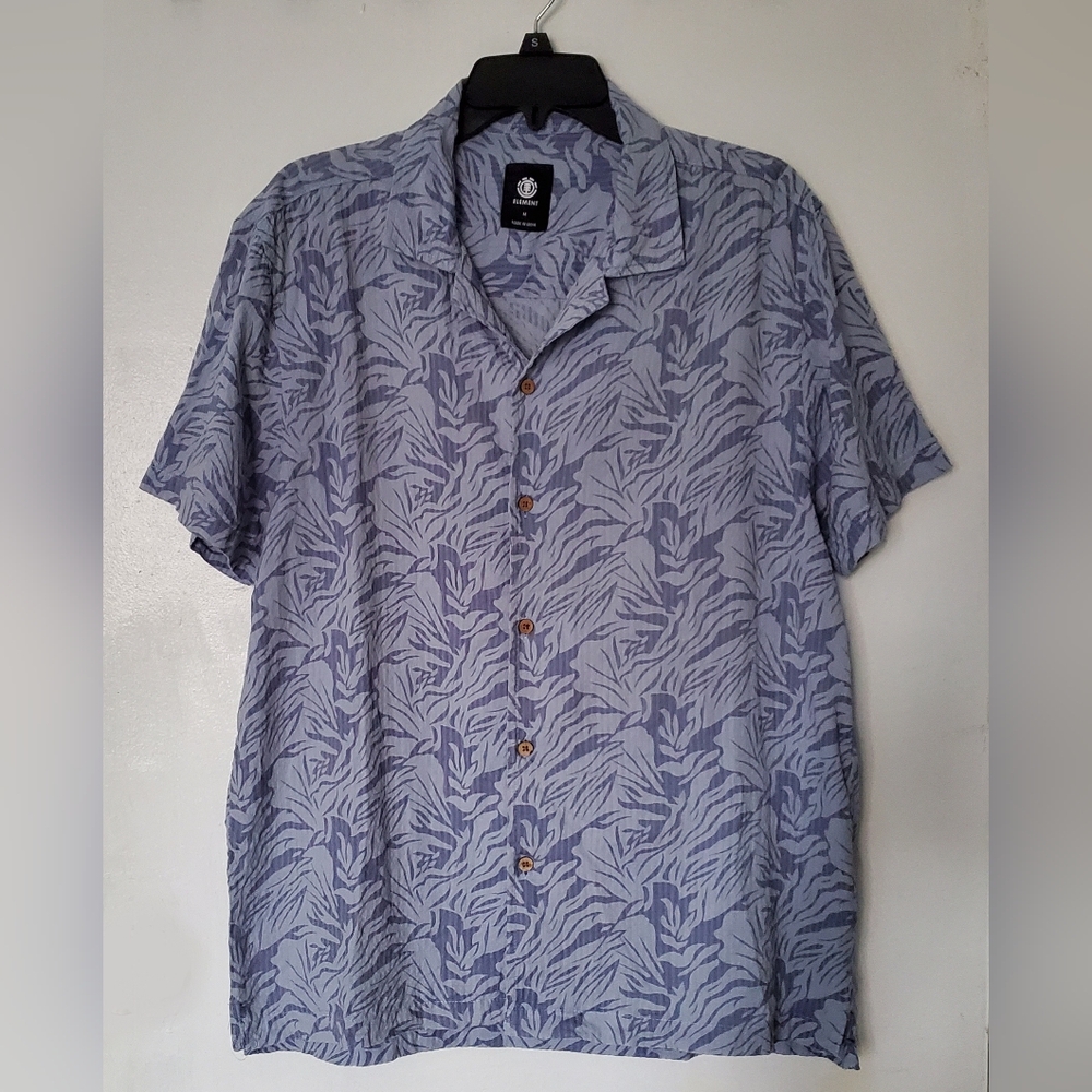 Element Men's Blue Textured Buttons Down Shirt. Excellent Used Condition